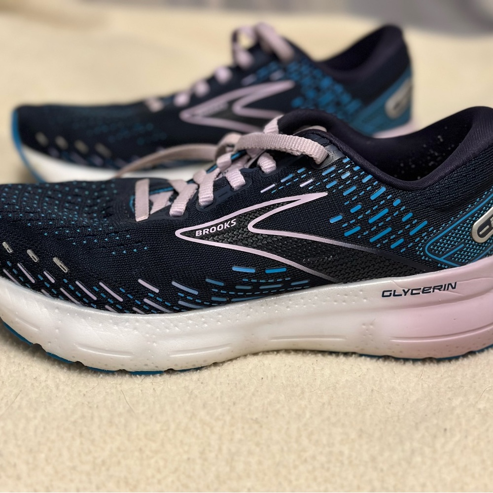 Brooks Glycerin 20 women’s running shoes. EUC